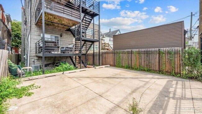 Building Photo - 1640 N Whipple St