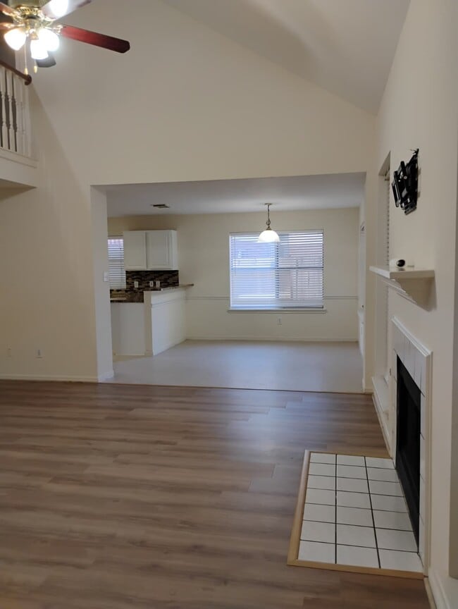 Building Photo - 231 Cedar Elm Ln