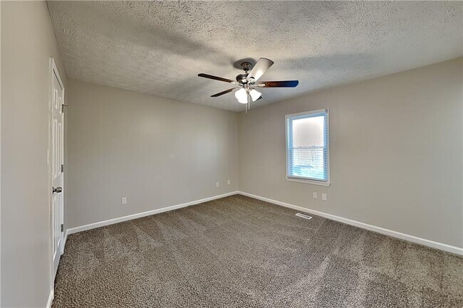 Building Photo - 42 Breckenridge Dr