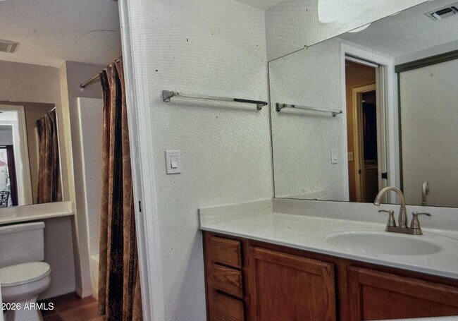 Building Photo - 33 E Beck Ln