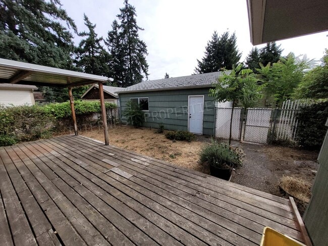 Building Photo - Beautiful 3 bdrm Home w/ a remodeled kitchen, stainless appliances, deck, yard and more!!!