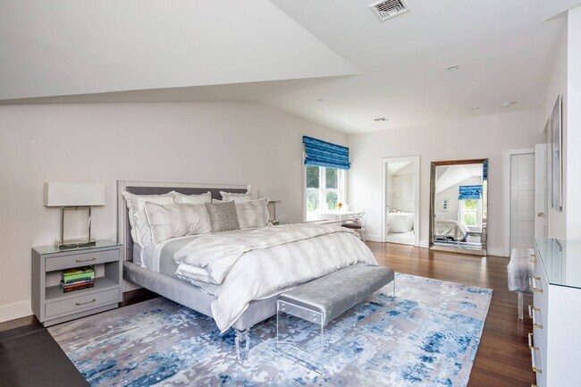 Building Photo - 48 Woodthrush Ln