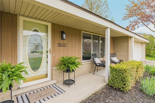 Building Photo - 38027 Mallast St