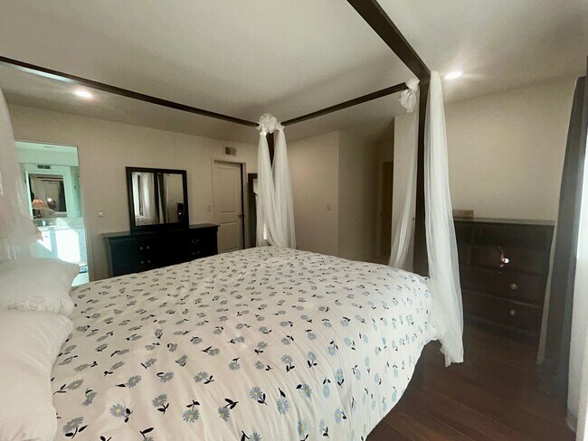 Building Photo - Beautiful Fully Furnished 4Bed/2Bath Home for Rent