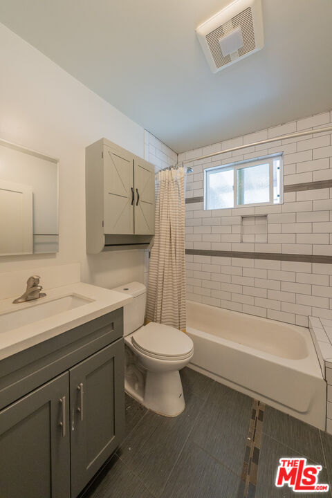 Building Photo - 7503 Camellia Ave