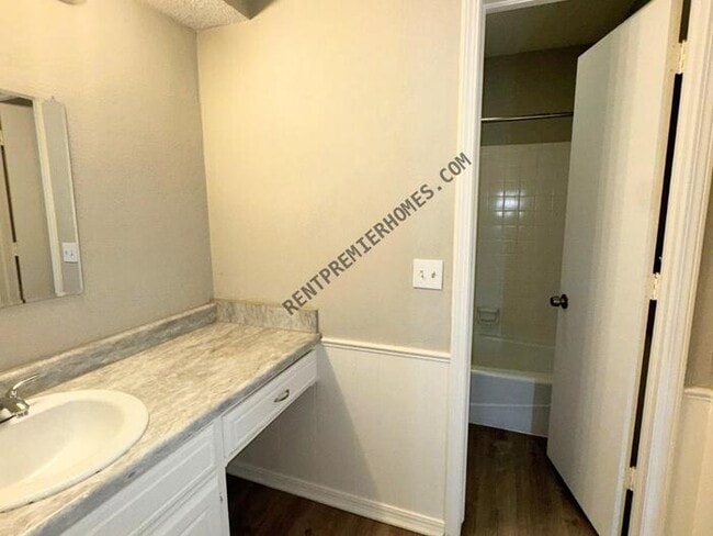 Building Photo - 11629 Kings Cir