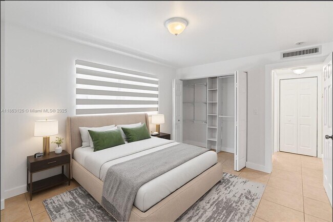 Building Photo - 3101 SW 27th Ave