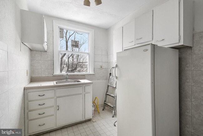 Building Photo - 837 Windermere Ave