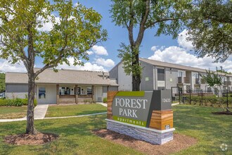 Building Photo - Forest Park