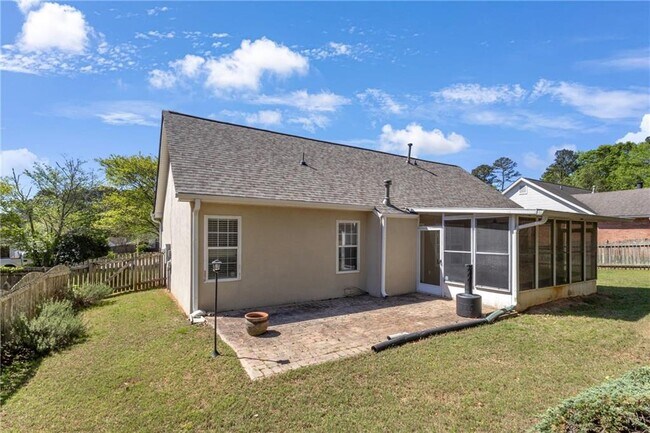 Building Photo - 125 York Ln