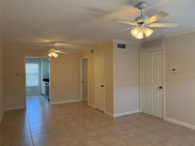 Building Photo - 1223 Augusta Dr