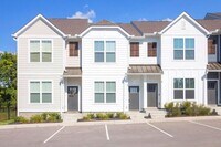 Building Photo - 3 Bed/3 Full Baths! Newer Townhome