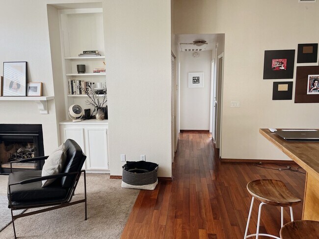 Building Photo - Beautiful Upscale Private Two Bed, Two Bat...