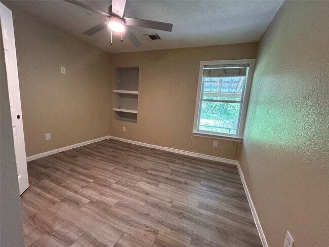 Building Photo - 16116 Green Manor Dr