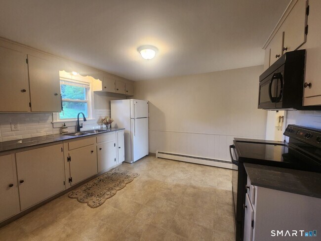 Building Photo - 283 Somers Rd