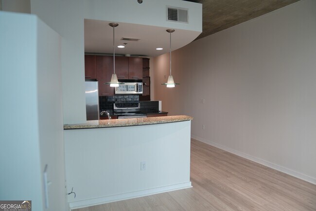 Building Photo - 3324 Peachtree Rd NE