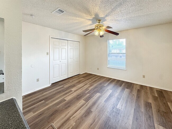 Building Photo - 1024 Southmoor Dr