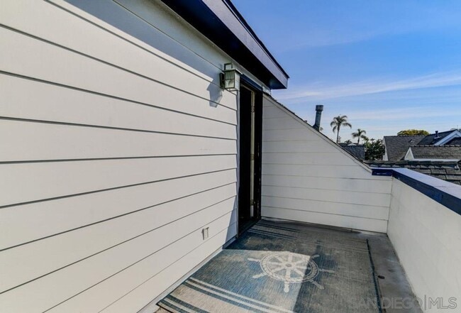 Building Photo - Long Term Furnished Rental available in Co...