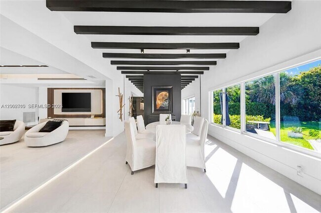 Building Photo - 3531 SW 1st Ave