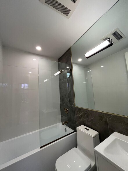 Building Photo - 51 Grace St