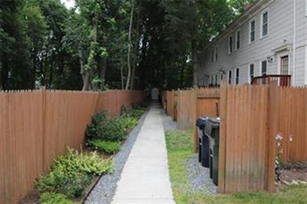Building Photo - 68 Elm St