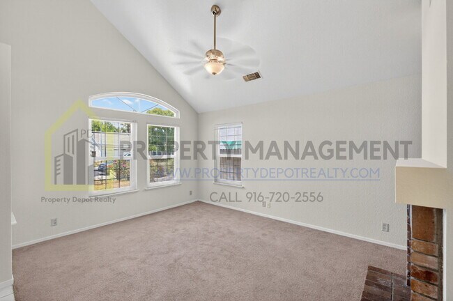 Building Photo - Spacious 3-Bedroom Retreat with 2.5 Baths in Prime Elk Grove Location