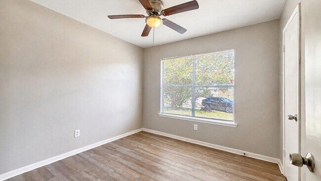 Building Photo - 9406 Alcala
