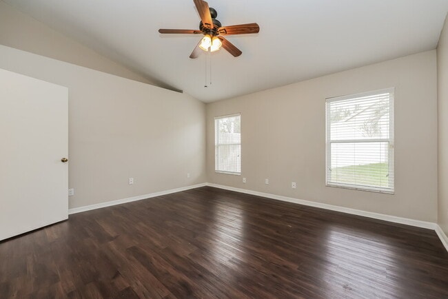 Building Photo - 29613 Morningmist Dr