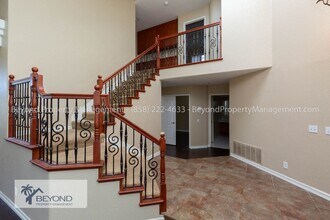 Building Photo - ELEGANT 4BR/2.5BA H in HOME IN OCEANSIDE P...