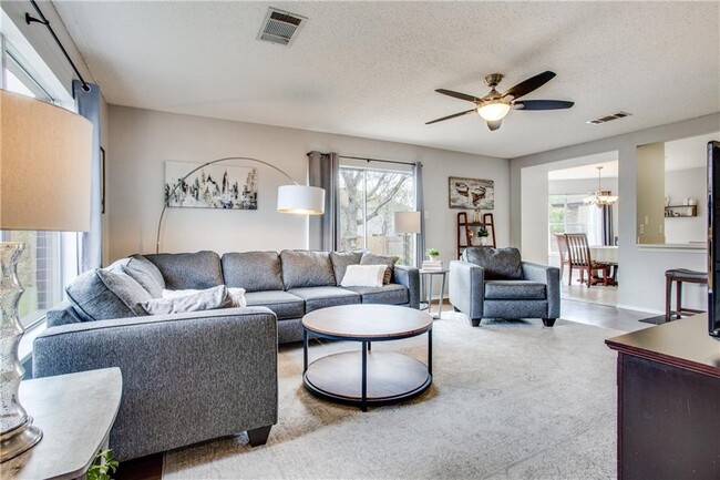 Building Photo - 2622 Glen Field Dr