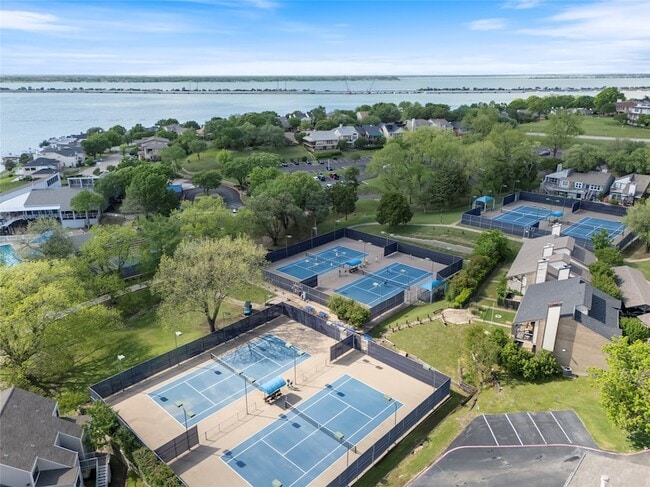 Building Photo - 540 Yacht Club Dr