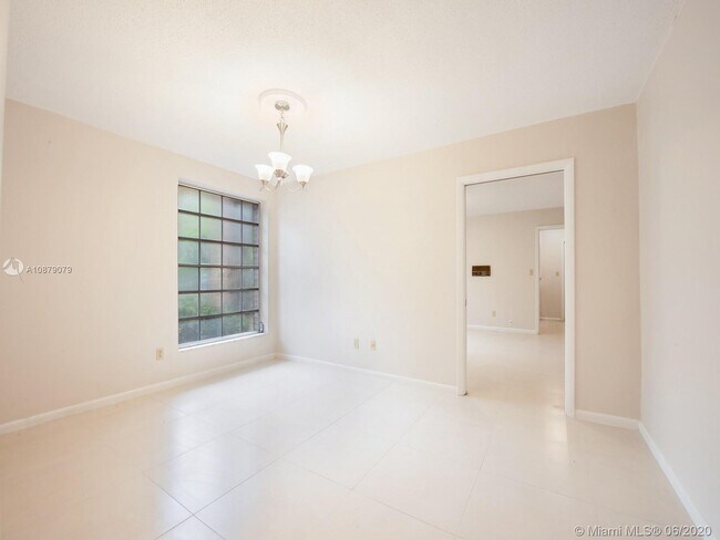 Building Photo - 5099 Ponce de Leon Blvd