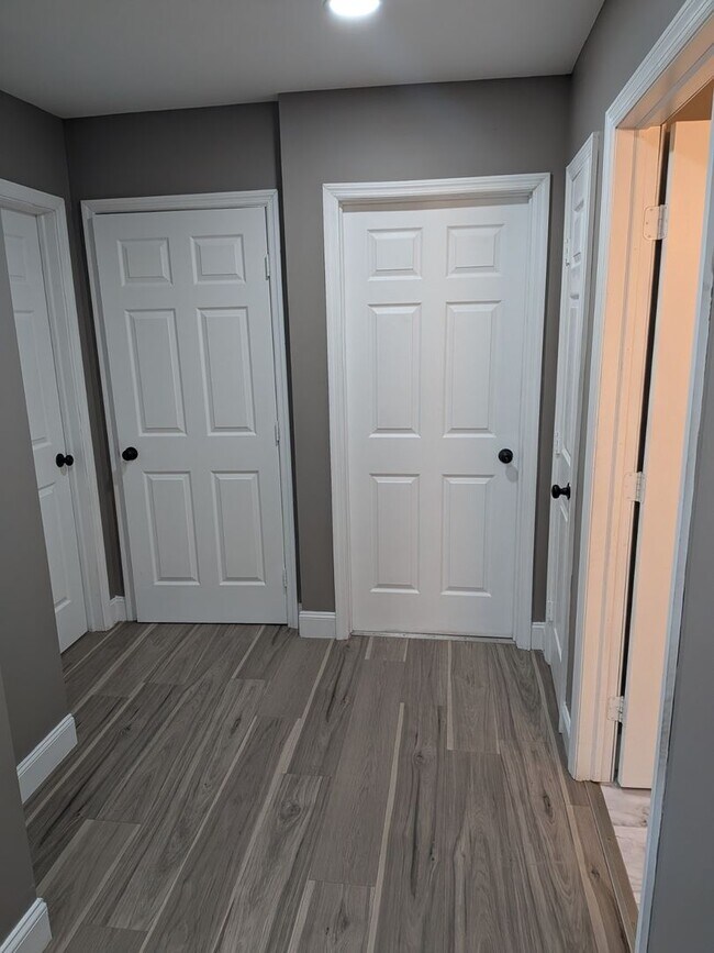 Building Photo - 1520-1524 Sanderson