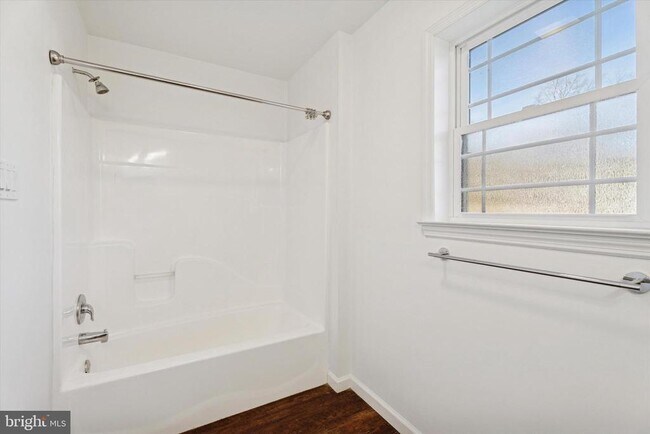 Building Photo - 98 N Bacton Hill Rd