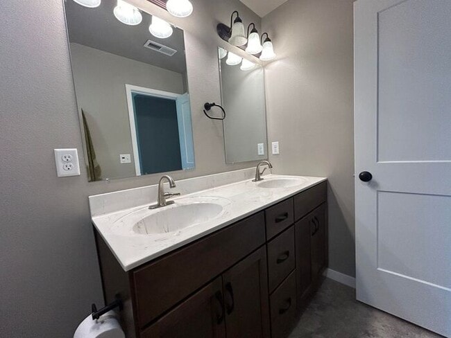 Building Photo - $2,650 | 4 Bedroom, 3.5 Bathroom House | C...