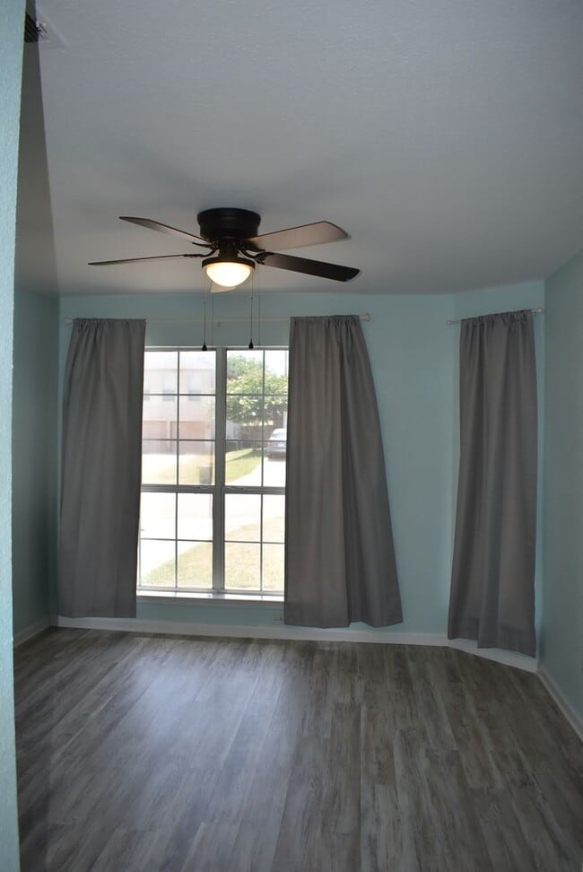 Building Photo - TWO LIVING ROOMS AND TWO DINING ROOMS! Sol...