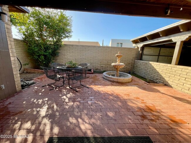 Building Photo - 2434 N Shade Tree Cir