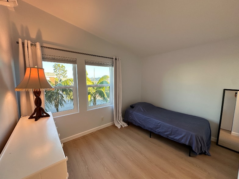 Building Photo - 628 Via Bolivia