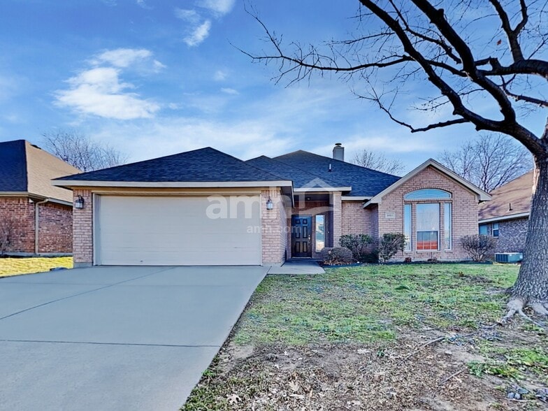 Primary Photo - 1013 White Marlin Dr