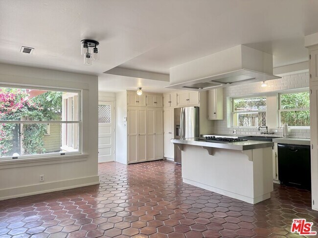 Building Photo - 2216 Meade Pl