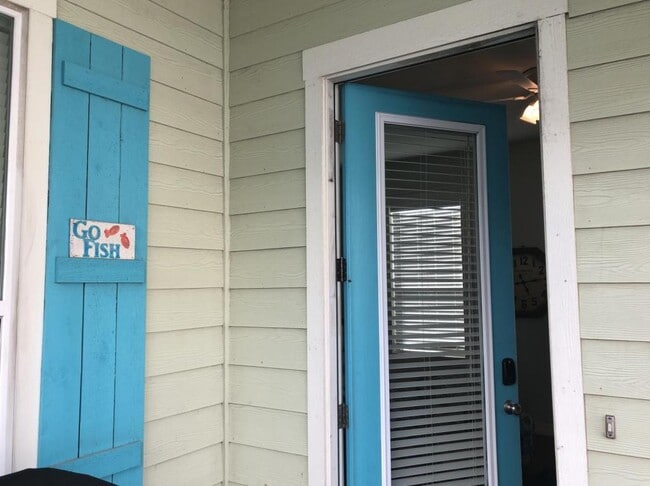 Building Photo - 104 Sailhouse