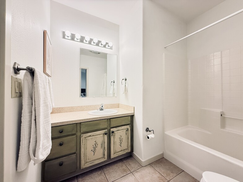 Building Photo - 1325 S Hwy 89