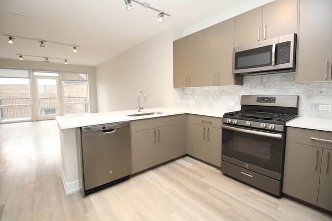Building Photo - 1554 N Talman Ave