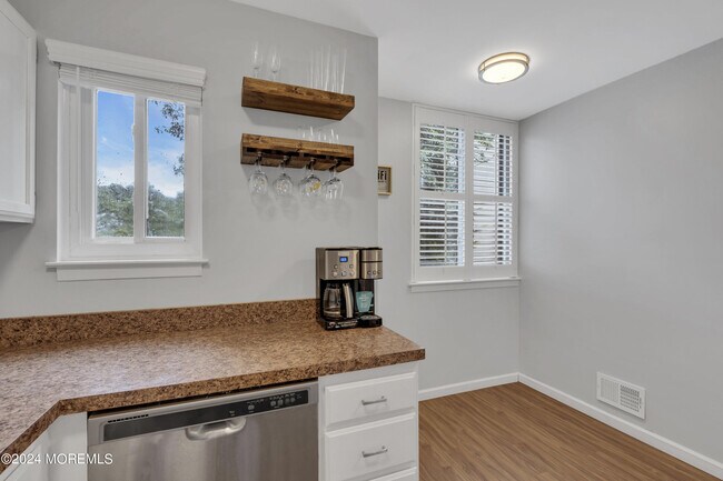 Building Photo - 8 Fern Ct