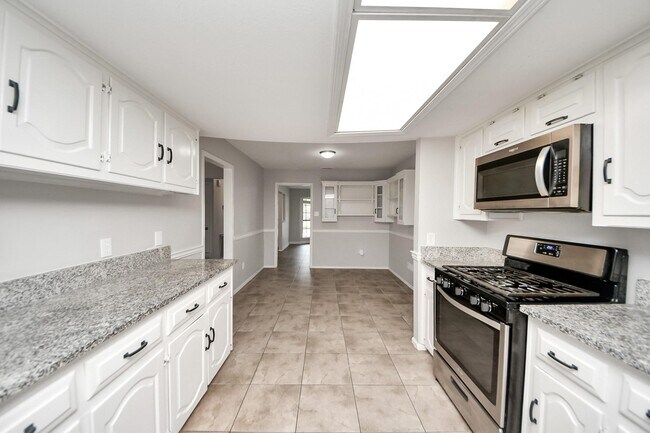 Building Photo - 7303 Foxwick Ln