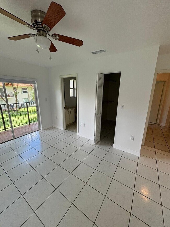 Building Photo - 7111 SW 129th Ave
