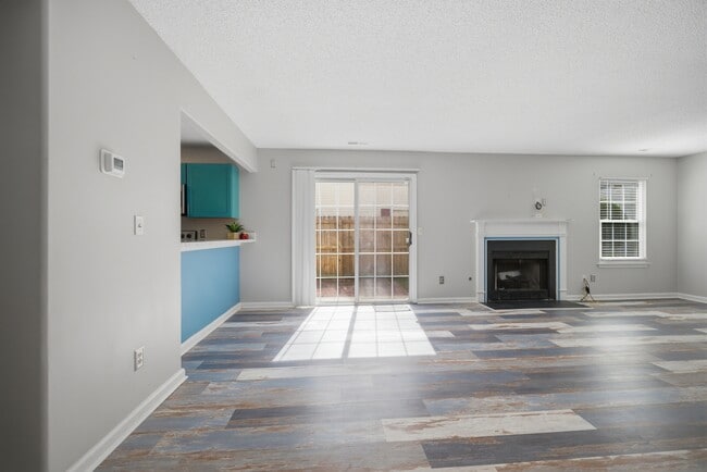 Building Photo - 944 Gas Light Ln