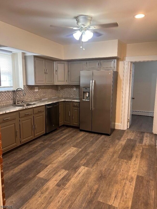 Building Photo - 18 Cedar St