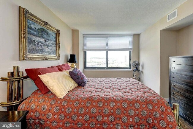 Building Photo - 2451 Midtown Ave