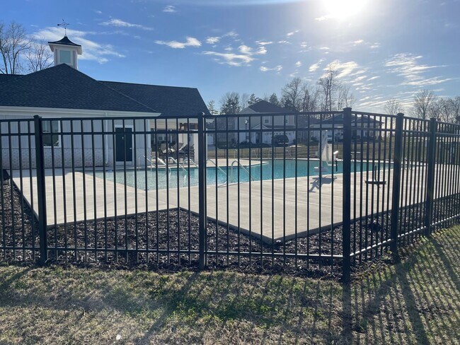 Building Photo - 1520 Henderson Pt Aly